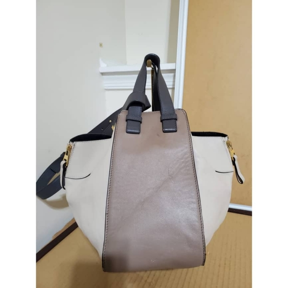 Authentic LOEWE Two Tone Calfskin Medium Hammock Shoulder Bag - Picture 4 of 8